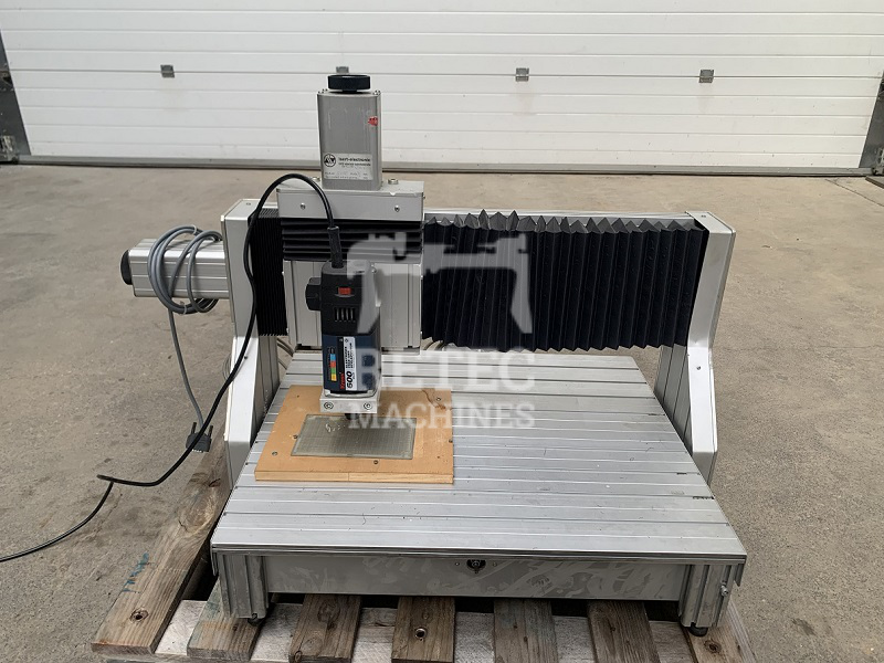 Petite perceuse/fraiseuse ISERT ELECTRONIC