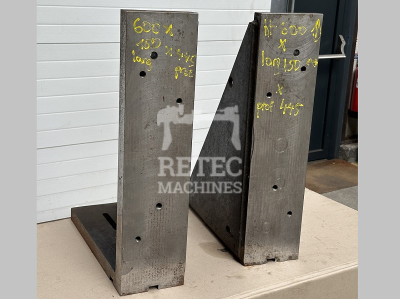 Paire d'équerres en acier 600 x 445 x 150 mm